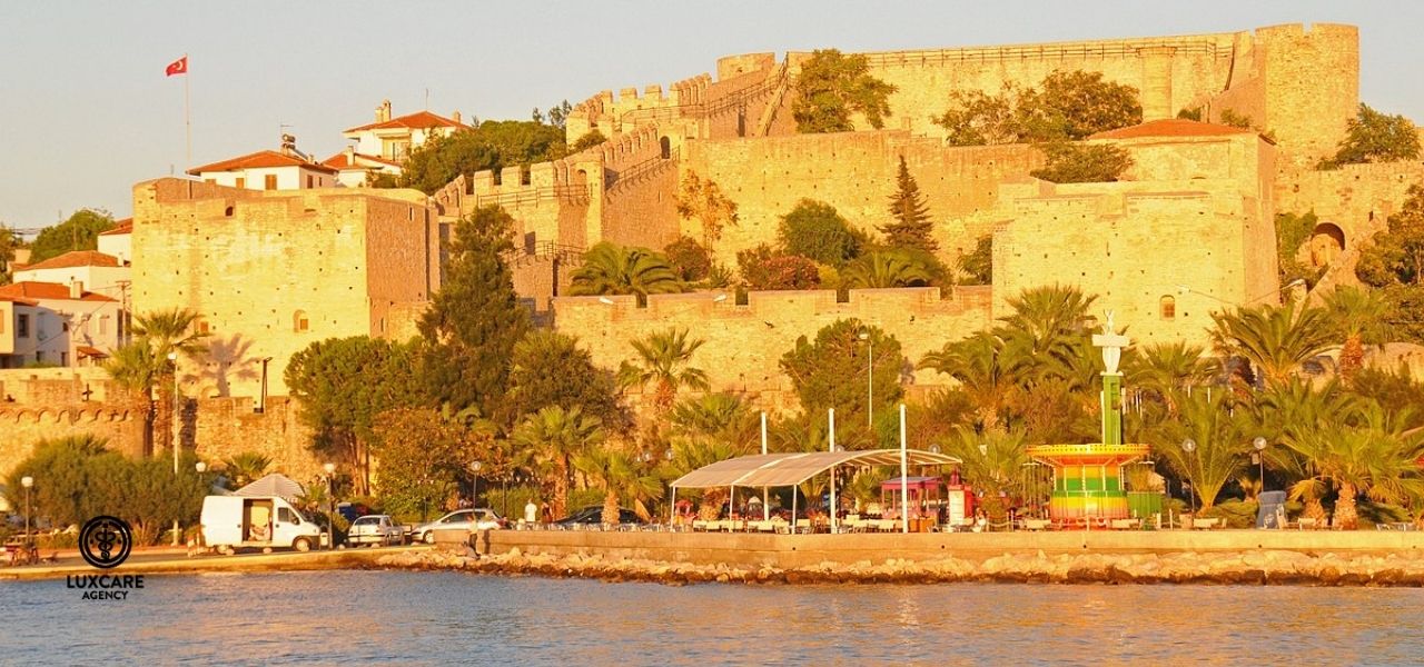 Çeşme Castle overlooking the harbor