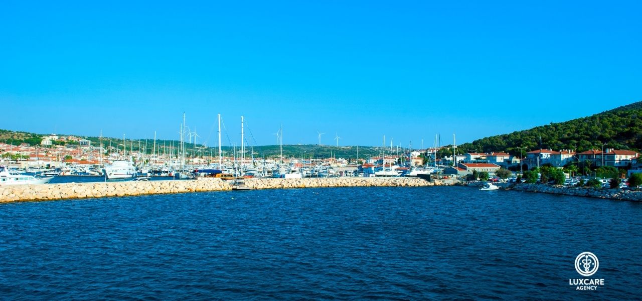 Ilıca Beach in Çeşme with healing hot springs